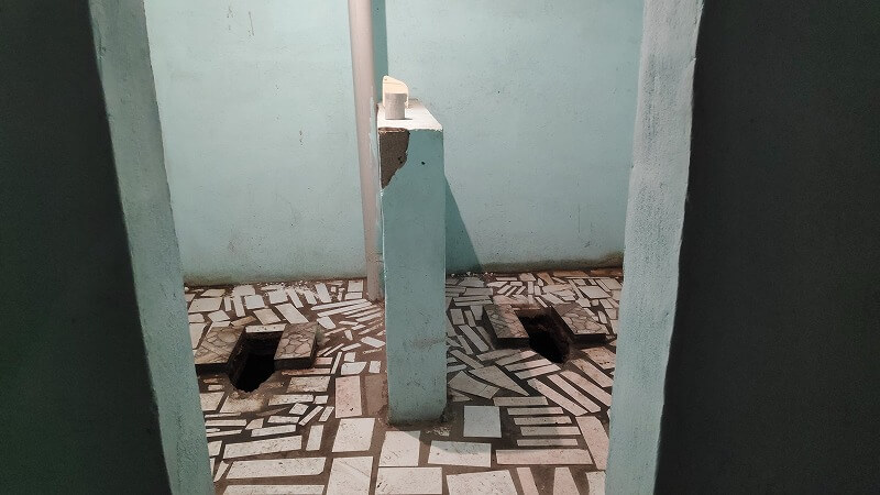 カザフスタン国境のトイレ